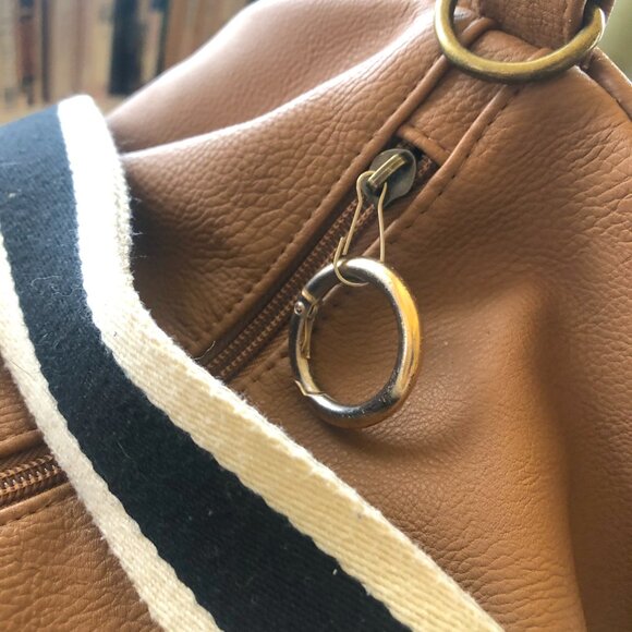 Duffel Bag w Canvas straps & trim. Adjustable, attachable shoulder strap - Picture 5 of 10